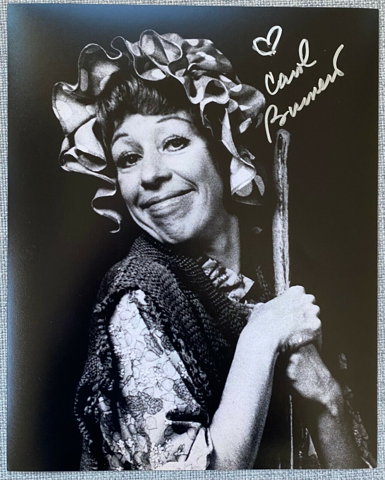 Carol Burnett Signed In-Person 8x10 B&W Photo Poster painting - Authentic, Comedy, Legend