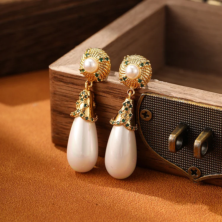 vintage Pearl French court Romantic earrings