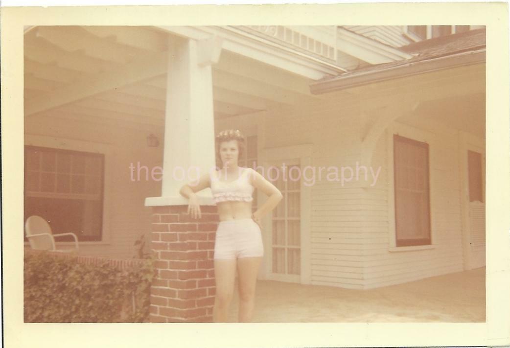 FOUND Photo Poster paintingGRAPH Color 50′s 60′s WOMAN Original Snapshot VINTAGE 21 43 R