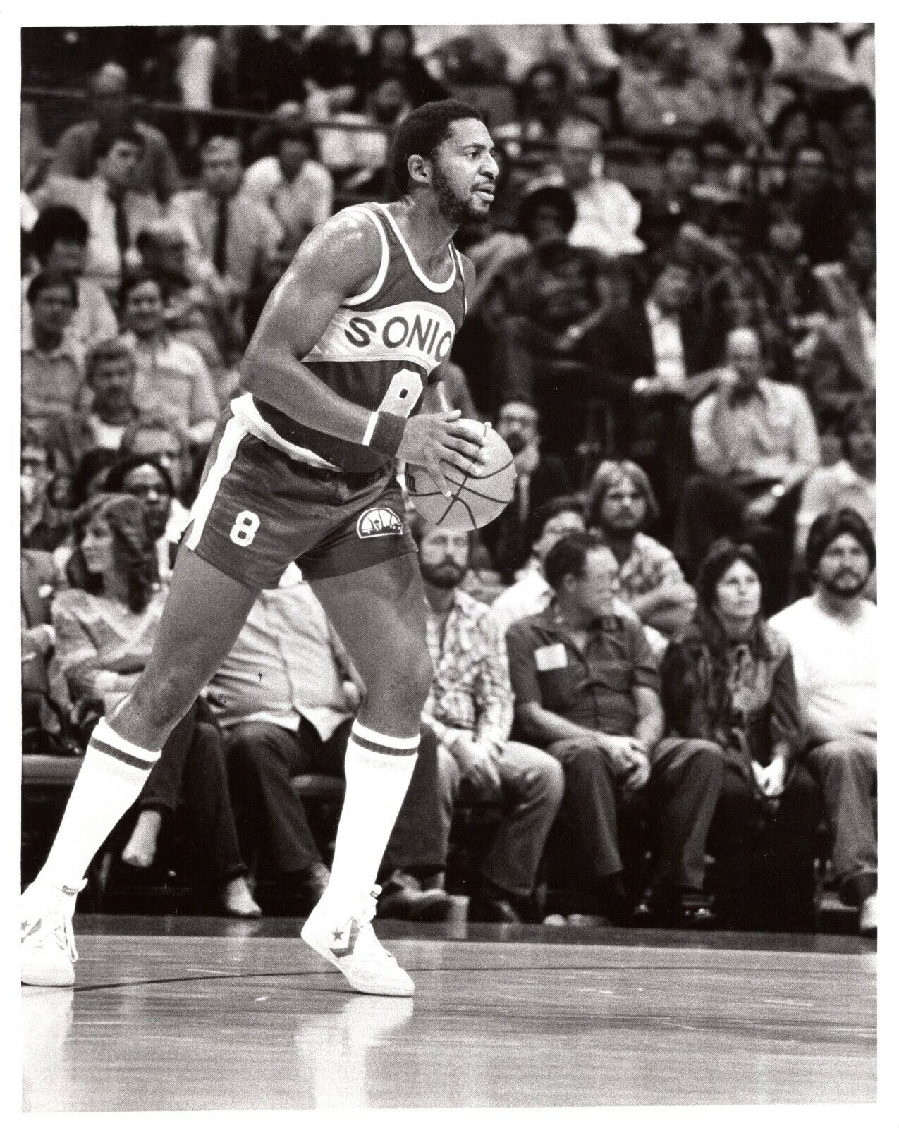 LONNIE SHELTON Seattle Super Sonics Basketball 8x10 Photo Poster painting 1982 Earnest Glazener