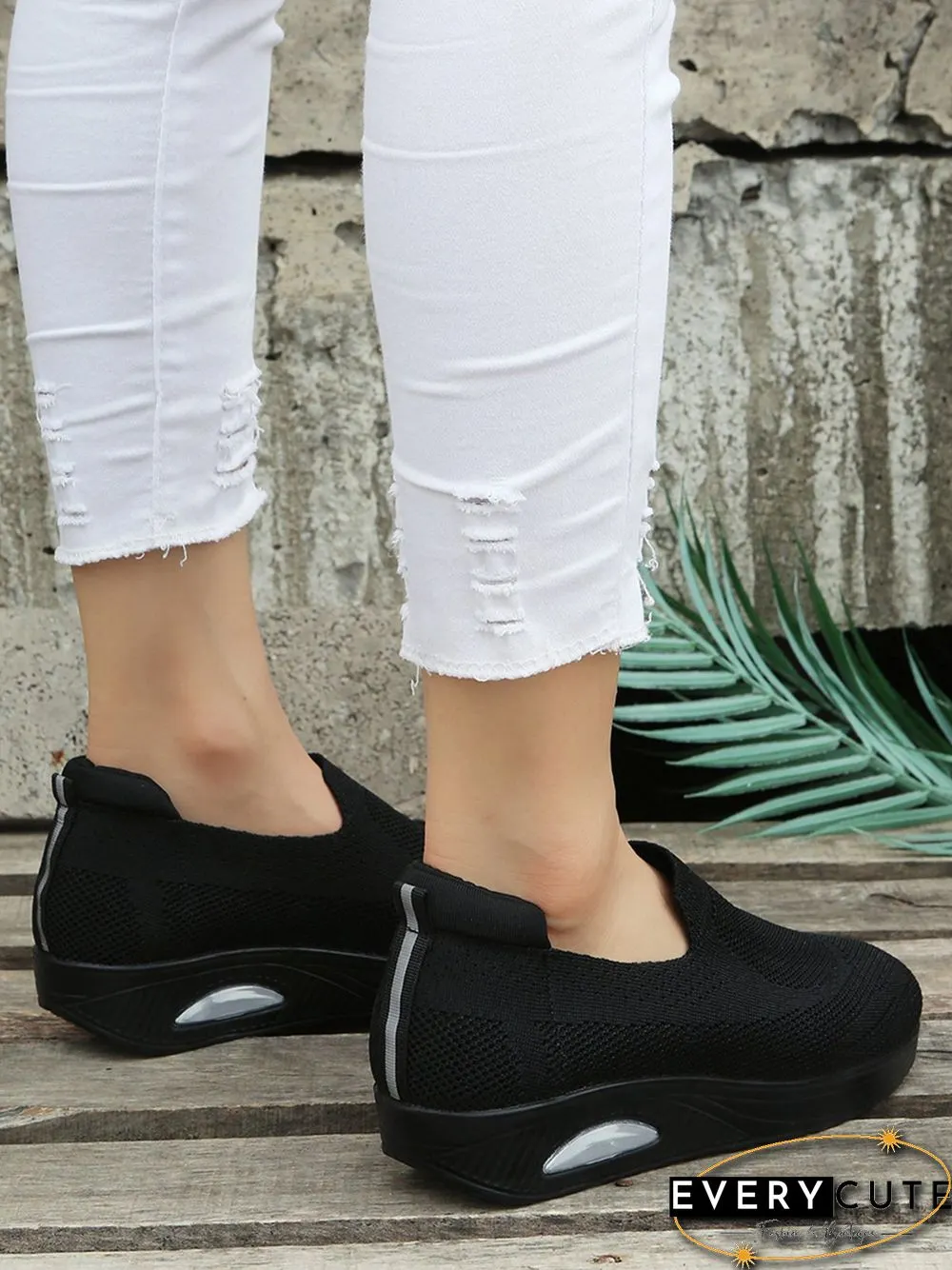 Contrasting Color Comfort Shock Absorbing Flyknit Sneakers