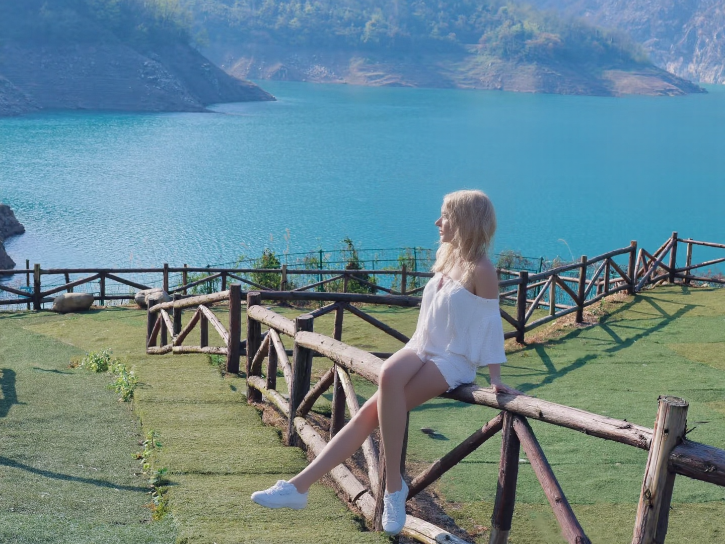 4-Day Scenic Adventure: Dujiangyan, Jiuzhaigou, Huanglong & Mount Siguniang