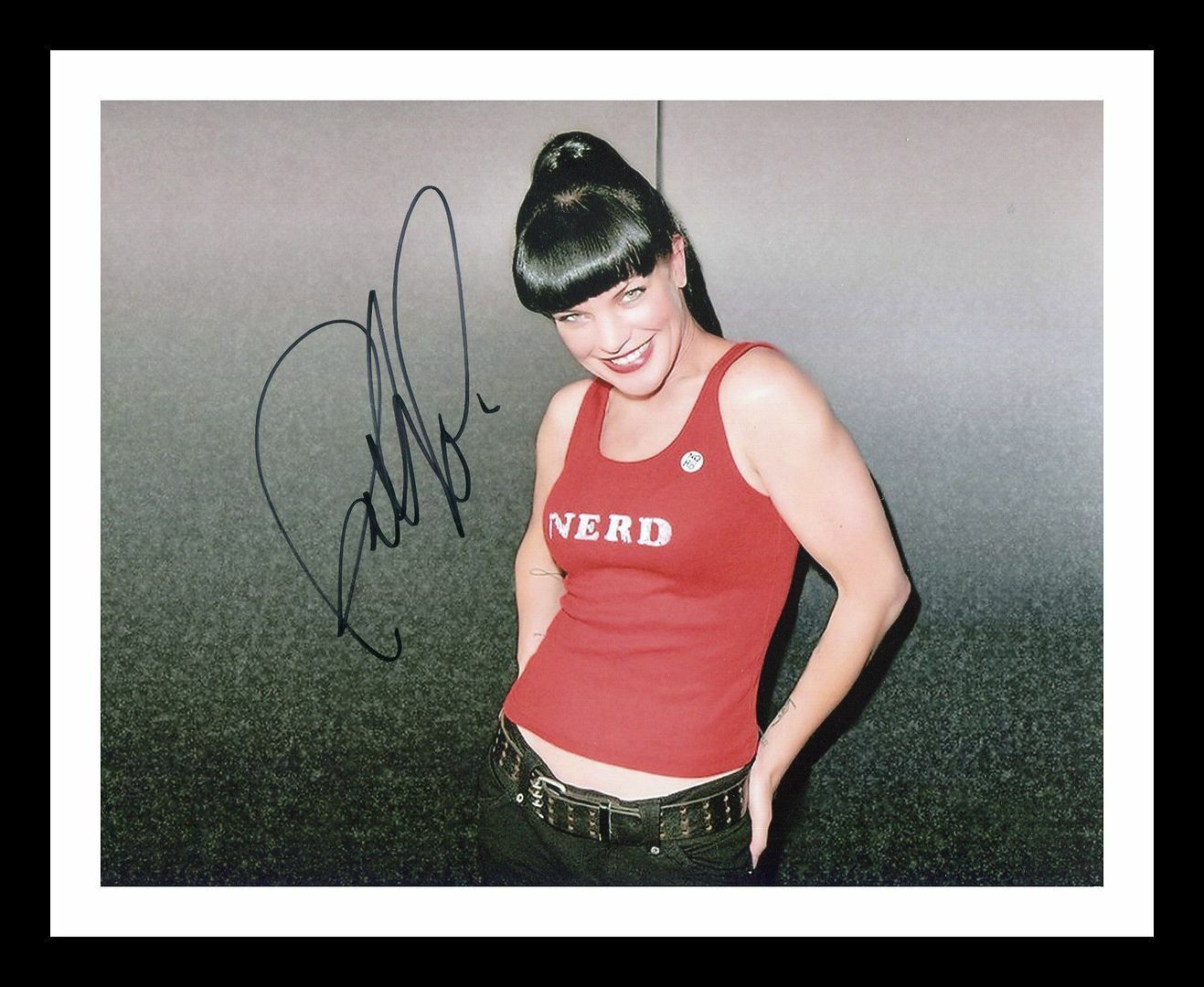 Pauley Perrette Autograph Signed & Framed Photo Poster painting 2