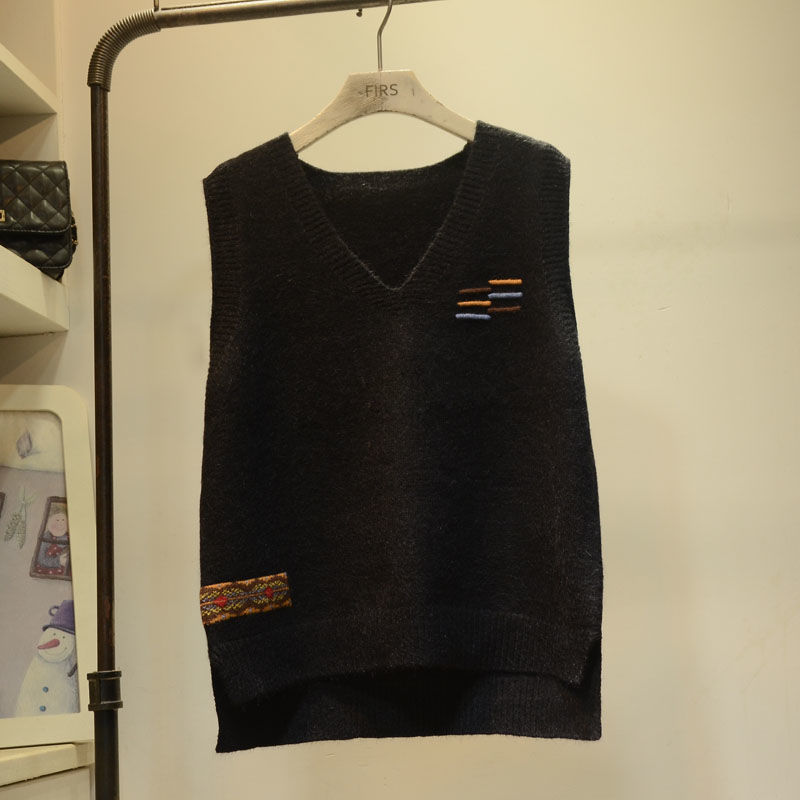 Woman Knitted Loose Sweater Vest
