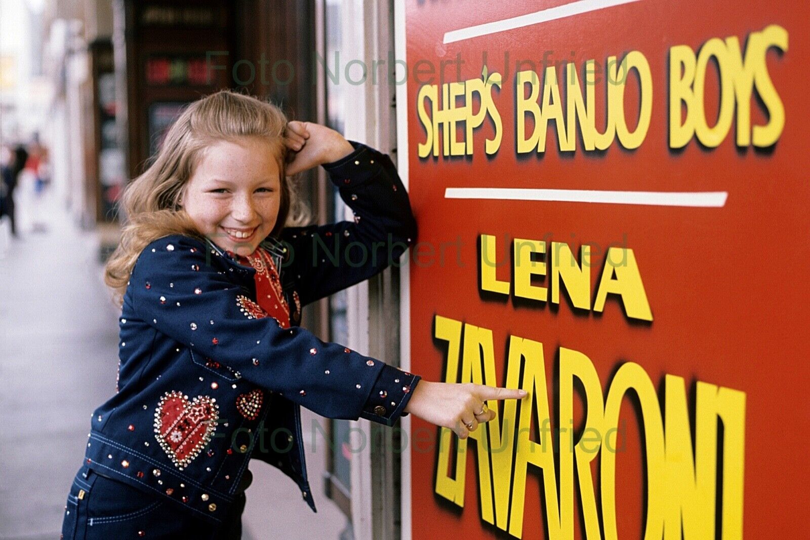 Lena Zavaroni 10 X 15 CM Photo Poster painting Without Autograph (Star-3