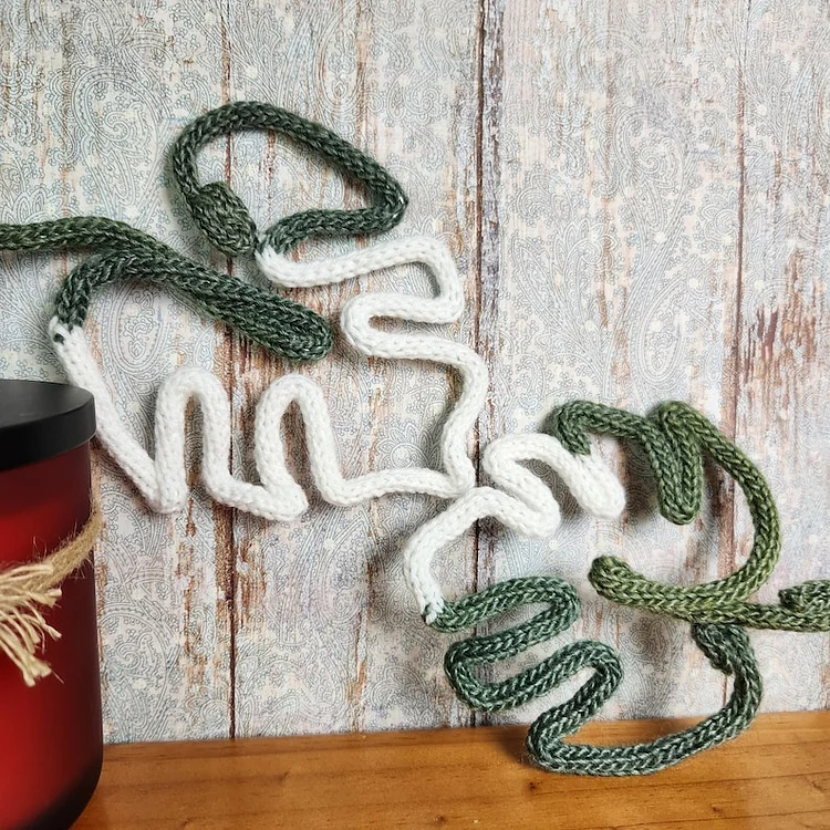 Monstera Variegated Metal Wall Art, Wire and Yarn Decor, Knitted iCord Ornament, Swiss Cheese Leaves, Plant Hanger, Green and White Leaves