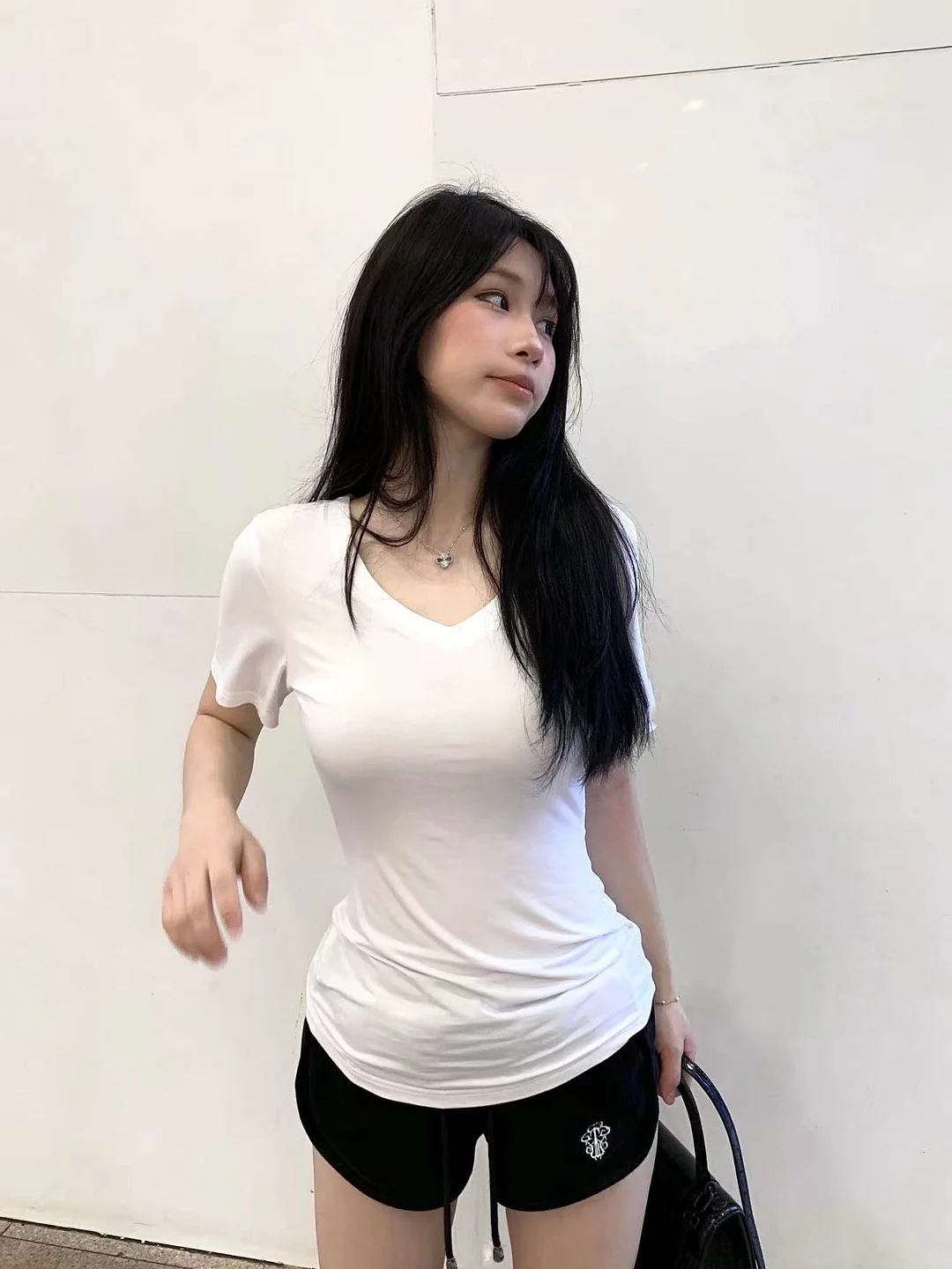 Brownm Brownm Cotton V-Neck Short-Sleeved T-Shirt Female 2024 Summer New Slim Show Thin Hot Girl High Waist Short Top Tide