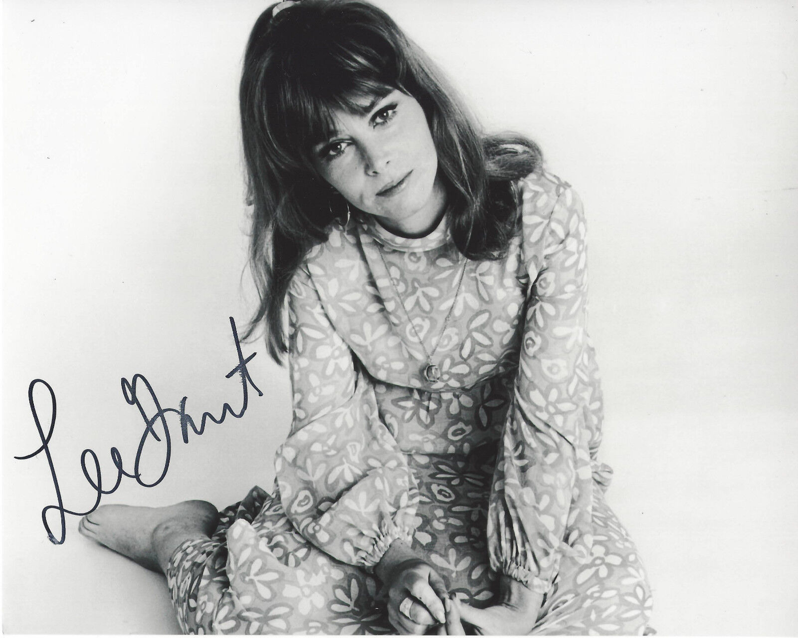 LEE GRANT SEXY ACTRESS SIGNED AUTHENTIC 'SHAMPOO' FELICIA 8X10 Photo Poster painting C w/COA