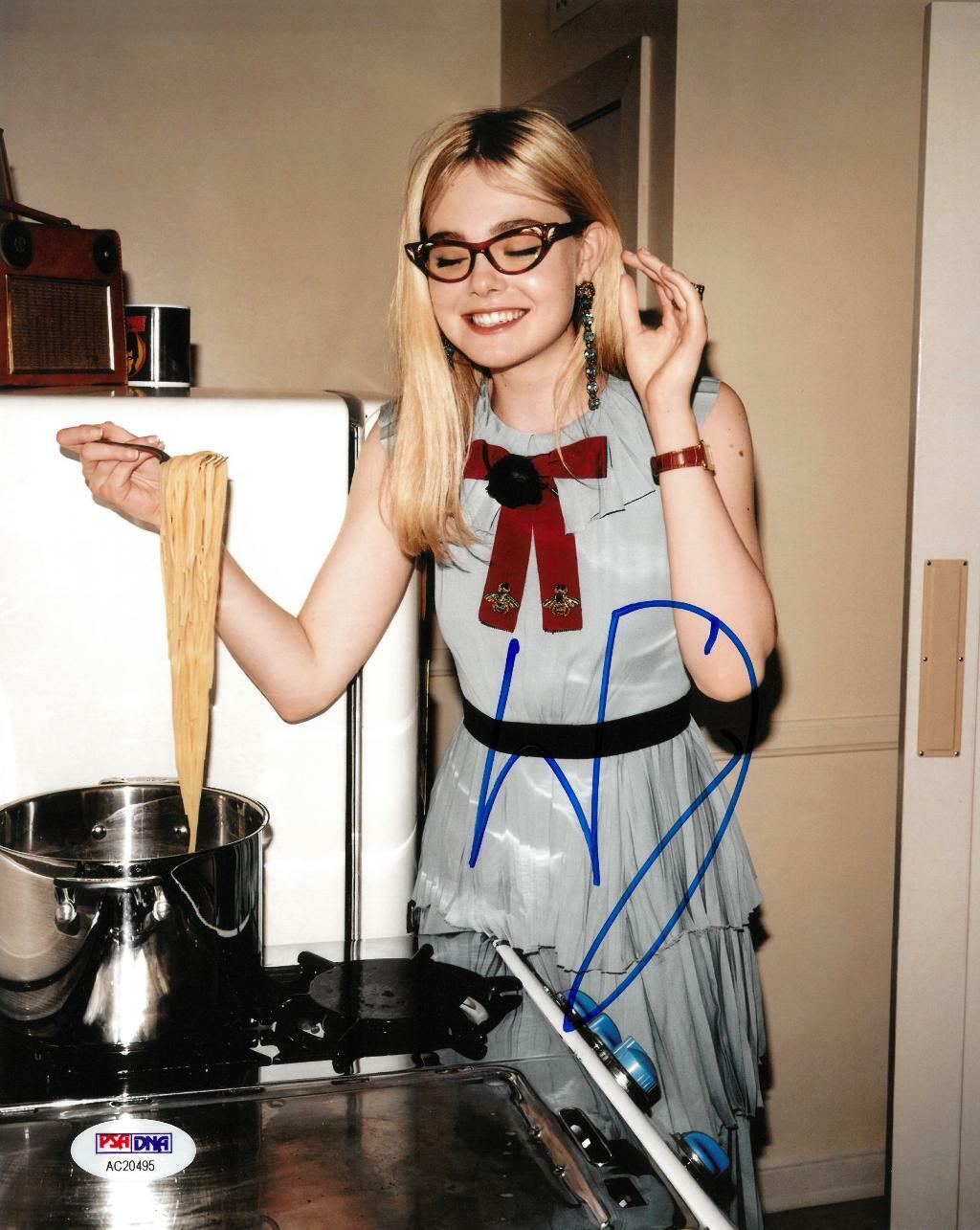 Elle Fanning Signed Authentic Autographed 8x10 Photo Poster painting PSA/DNA #AC20495