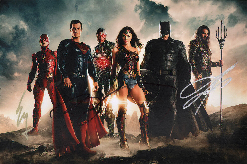 ~~ BEN AFFLECK~JASON MAMOA+1 Authentic Hand-Signed JUSTICE LEAGUE 11x17 Photo Poster painting ~~