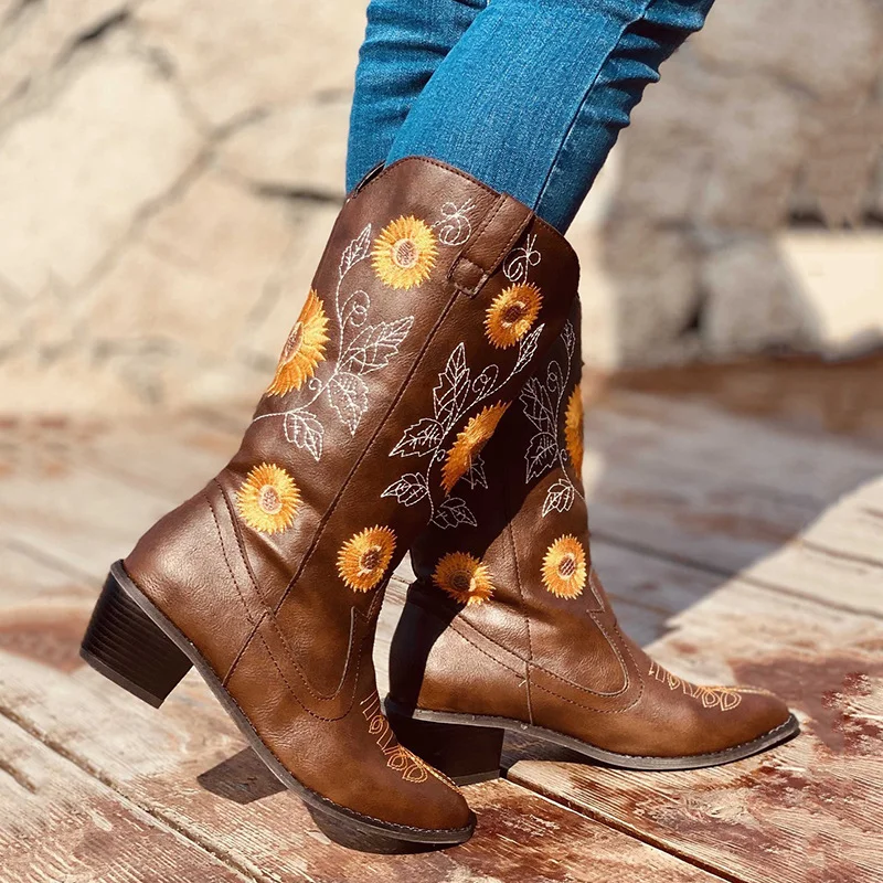 Flat Bottom Embroidered Sunflower Pattern Boots.