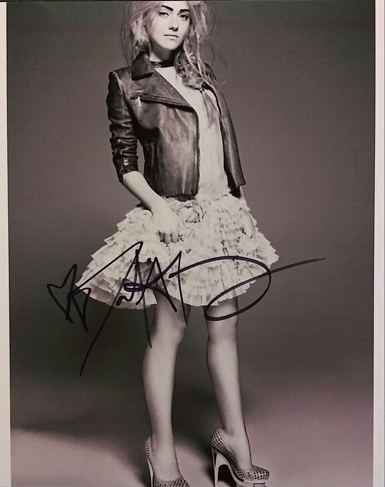 Dakota Fanning signed 8x10