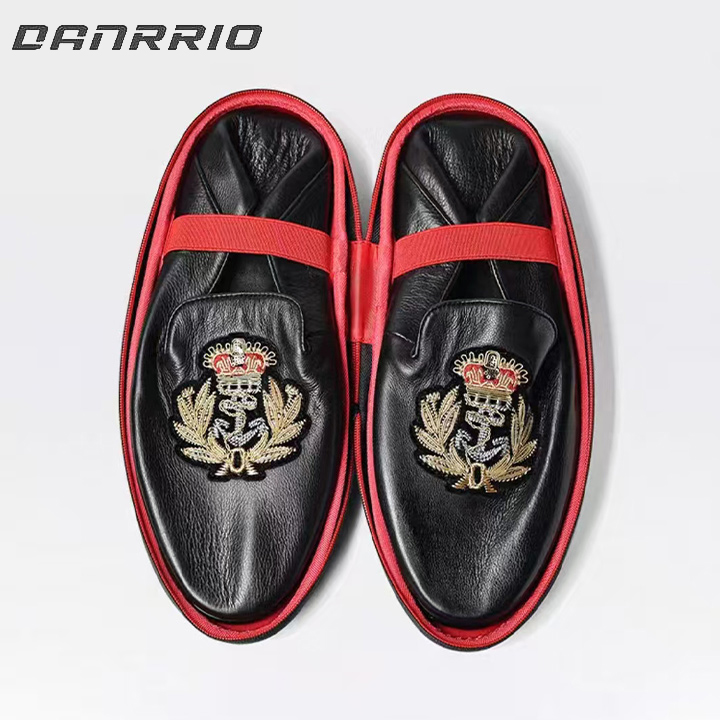 DANRRIO New Men's Fashion Moccasins Embroidered Casual Fashion Loafers DANRRIO.COM DANRRIO
