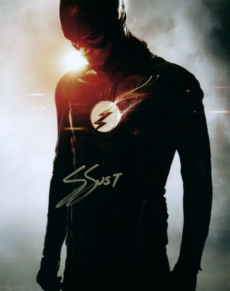 Grant Gustin signed 8x10 Picture autographed Photo Poster painting Nice Photo Poster painting and COA