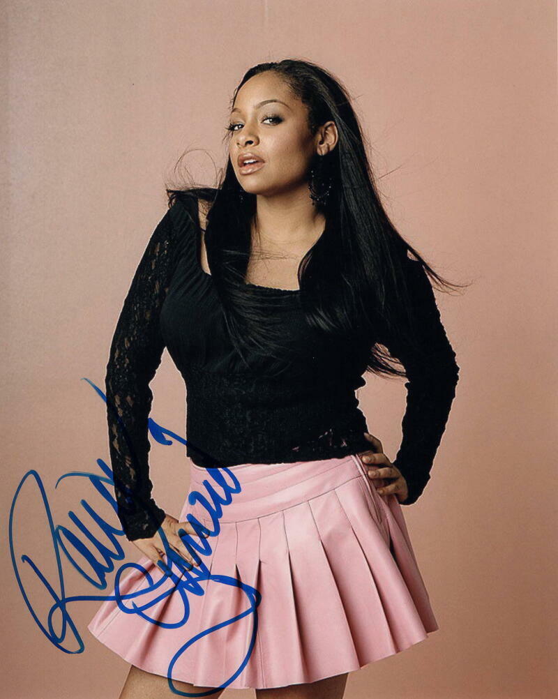 RAVEN SYMONE SIGNED AUTOGRAPH 8X10 Photo Poster painting - THAT'S SO RAVEN, COSBY SHOW BEAUTY