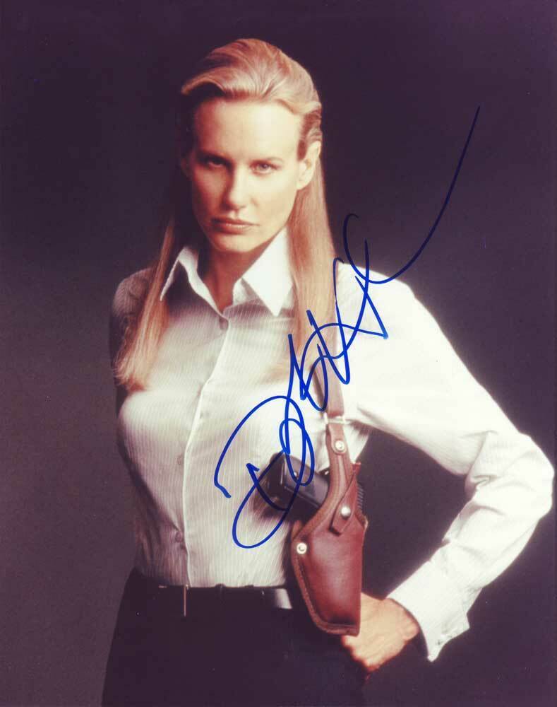 Daryl Hannah In-Person AUTHENTIC Autographed Photo Poster painting SHA #11704