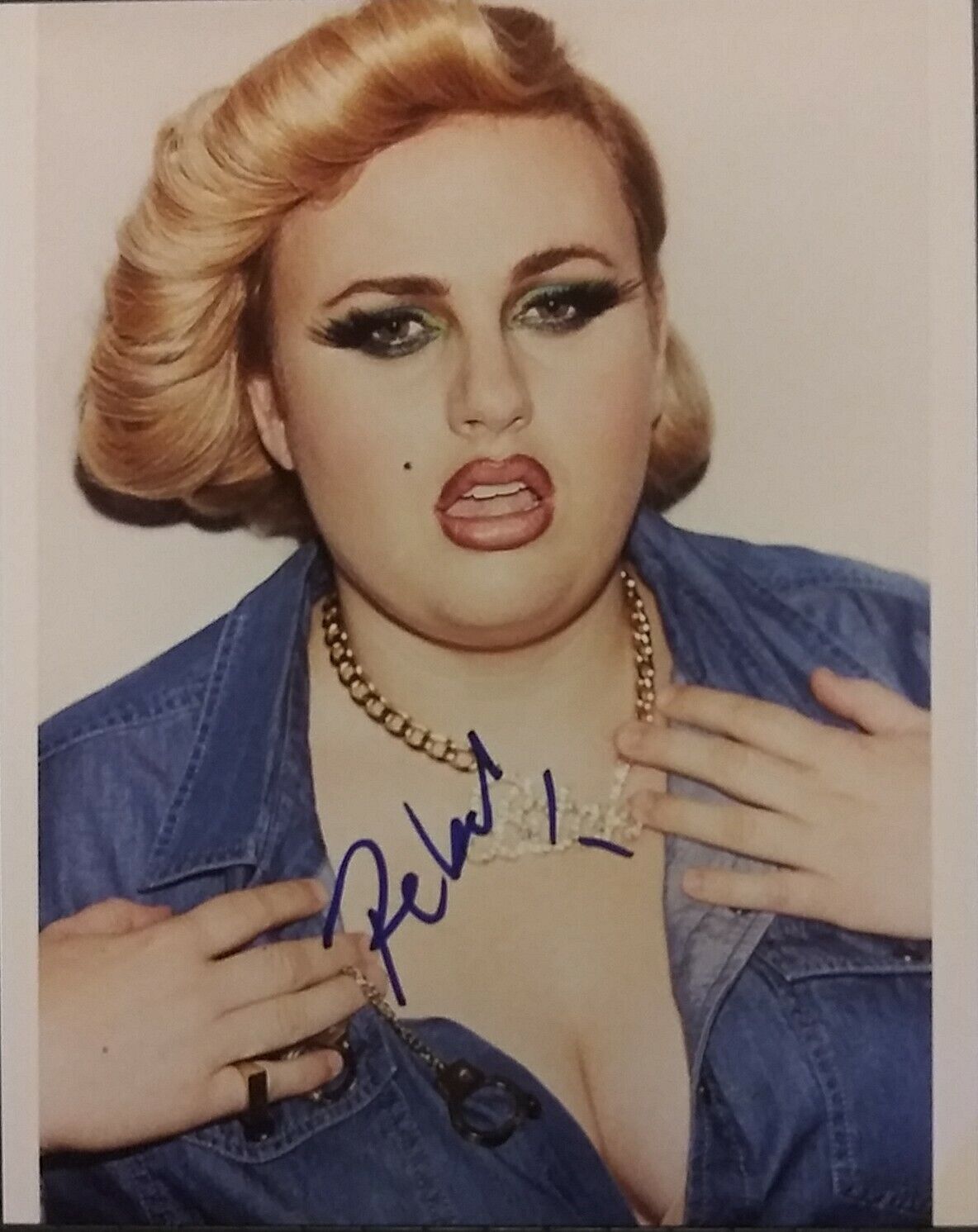 Rebel Wilson signed 8x10