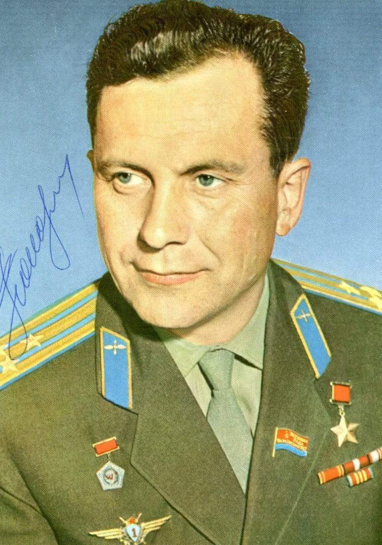 Pavel Popovich (+) SOVIET COSMONAUT autograph, signed Photo Poster painting