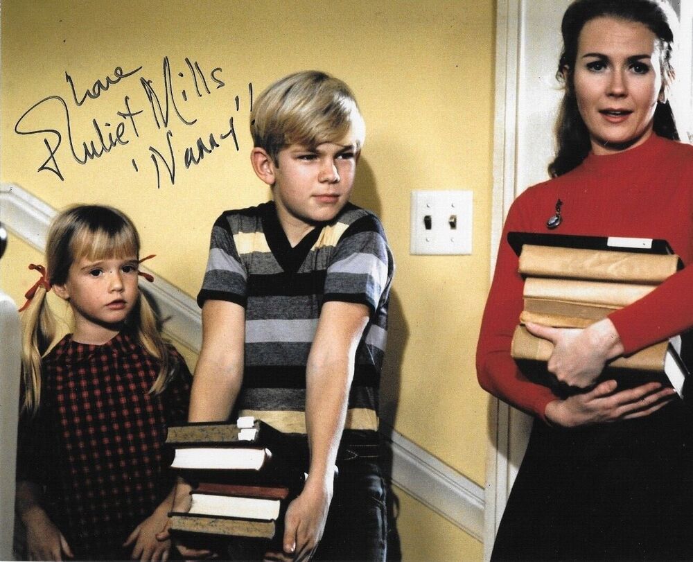 * JULIET MILLS * signed 8x10 Photo Poster painting * NANNY AND THE PROFESSOR * * 1