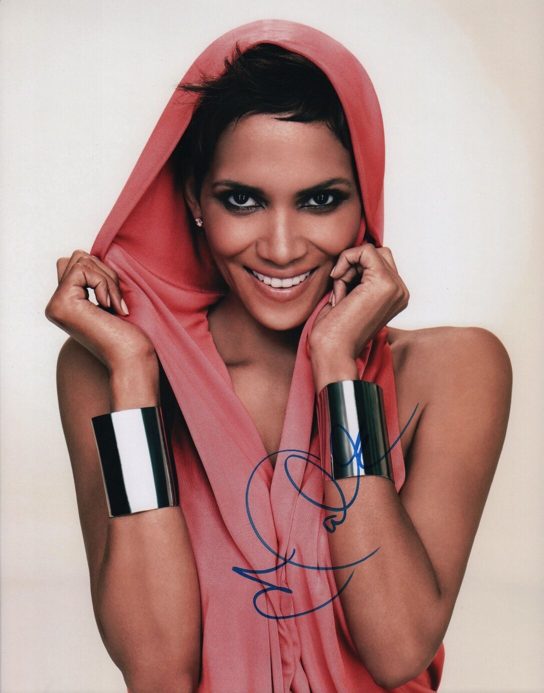 Halle Berry signed 11x14 Photo Poster painting