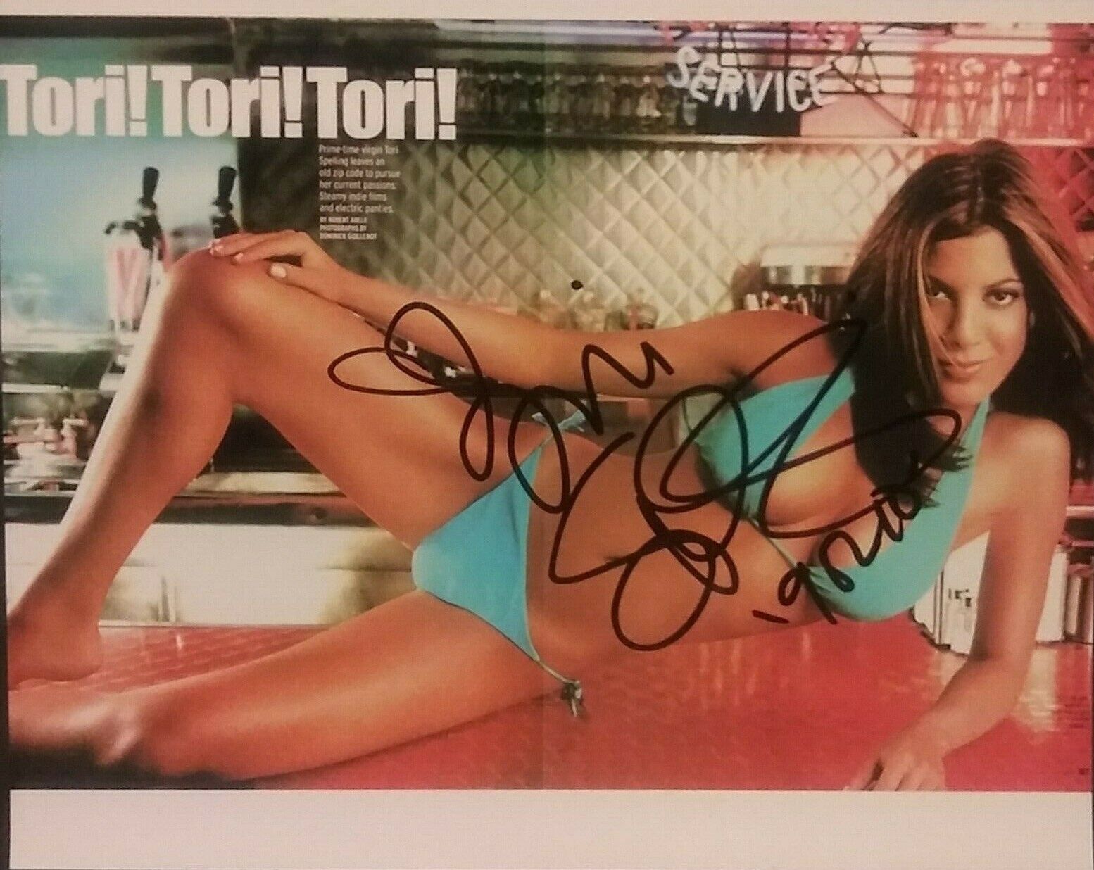 Tori Spelling signed 8x10