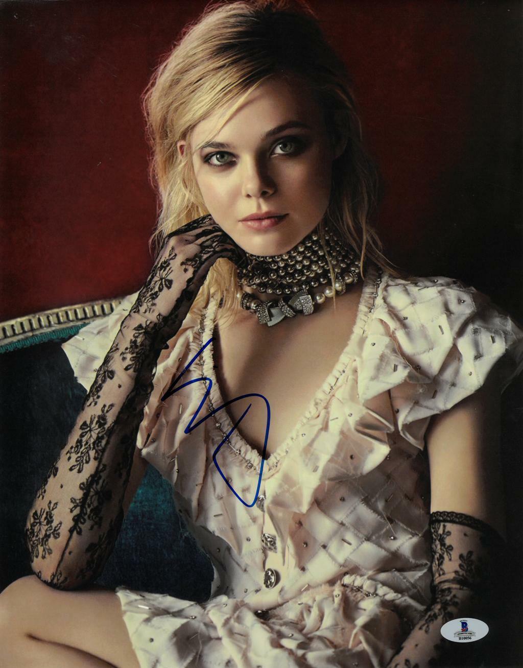 Elle Fanning Signed Authentic Autographed 11x14 Photo Poster painting BECKETT #B10056