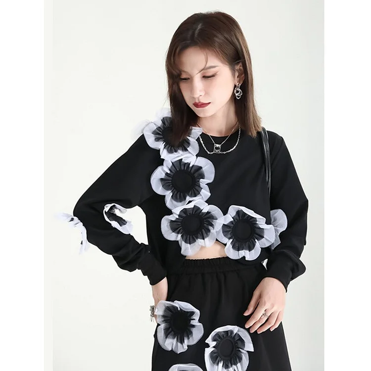 Chic Solid Color Round Neck Splicing Three-dimensional Flowers Decor Long Sleeve Crop T-shirt   