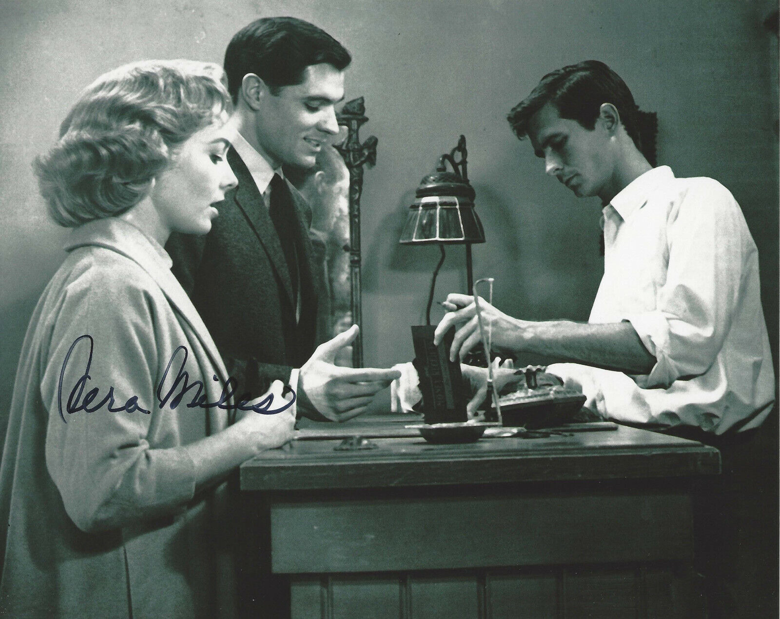 VERA MILES SIGNED AUTHENTIC 'ALFRED HITCHCOCK'S PSYCHO' 8x10 MOVIE Photo Poster painting 1 w/COA