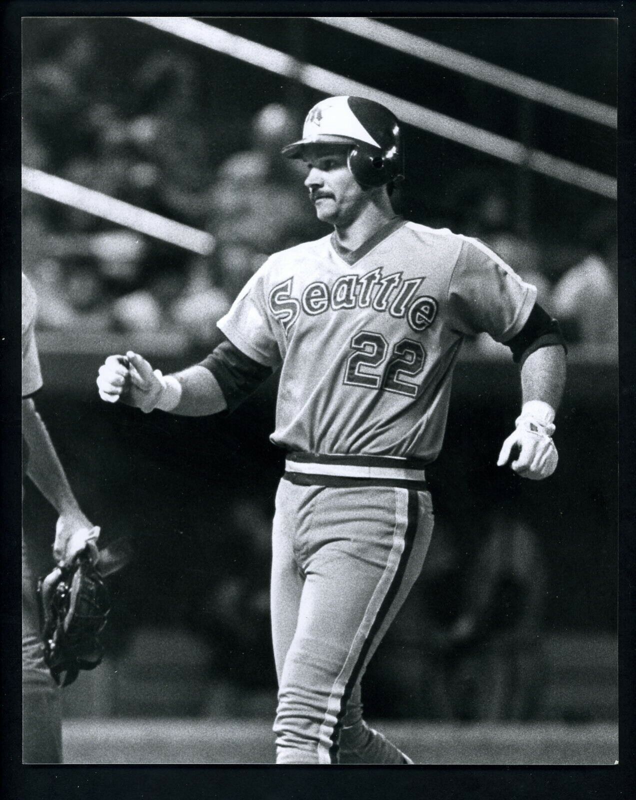 Richie Zisk three run home run 1981 Press Original Photo Poster painting Seattle Mariners