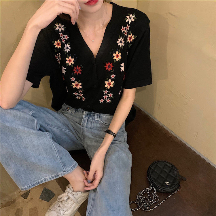 Woman Summer V-neck Embroidery Knitted T-shirts