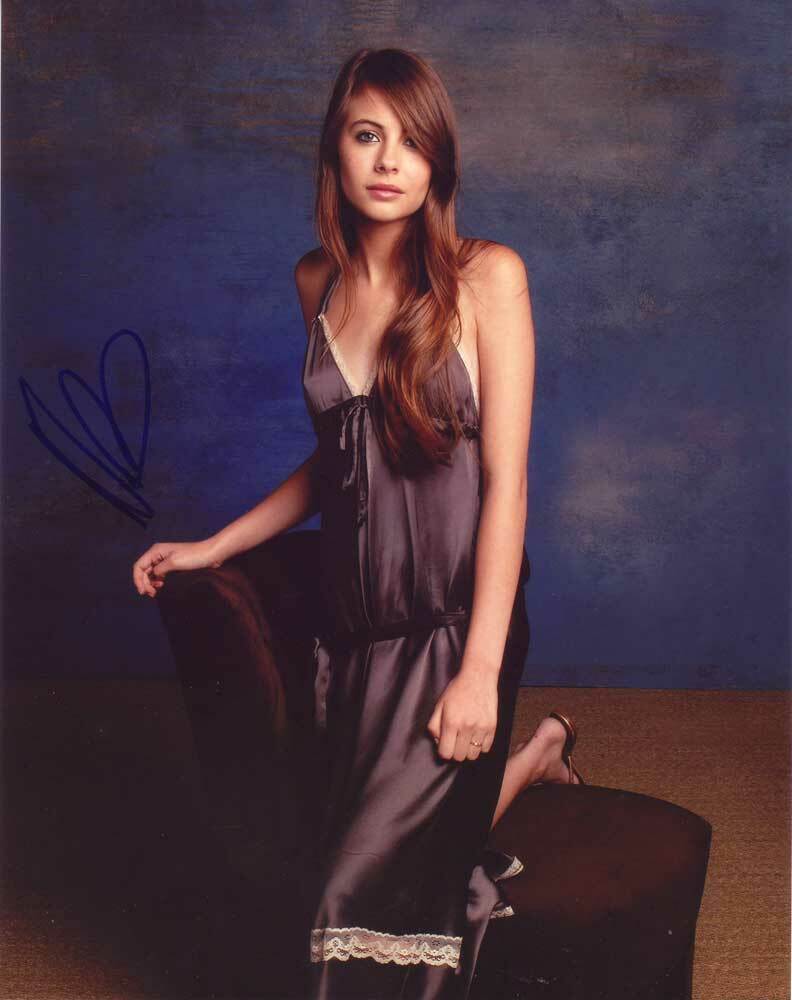 Willa Holland In-person AUTHENTIC Autographed Photo Poster painting SHA #94153