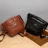 Sac &agrave; bandouli&egrave;re en cuir souple &agrave; pochettes multiples