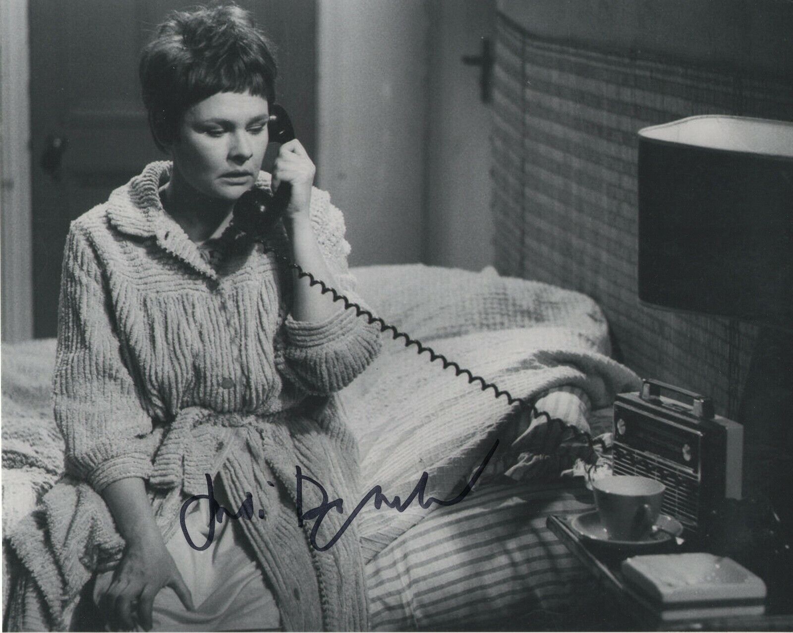 JUDI DENCH SIGNED AUTOGRAPH YOUNG BEAUTIFUL 8X10 Photo Poster painting JAMES BOND 007 #4