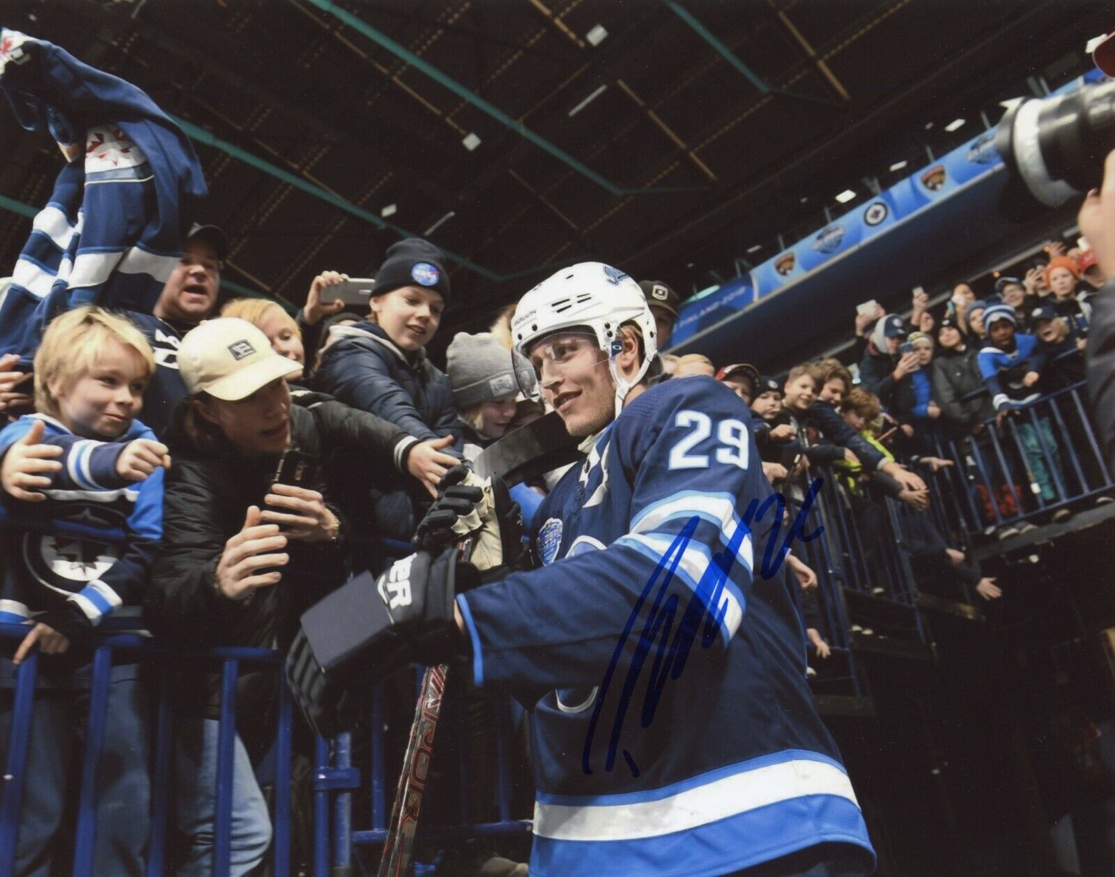 ~~ PATRIK LAINE Authentic Hand-Signed Winnipeg Jets