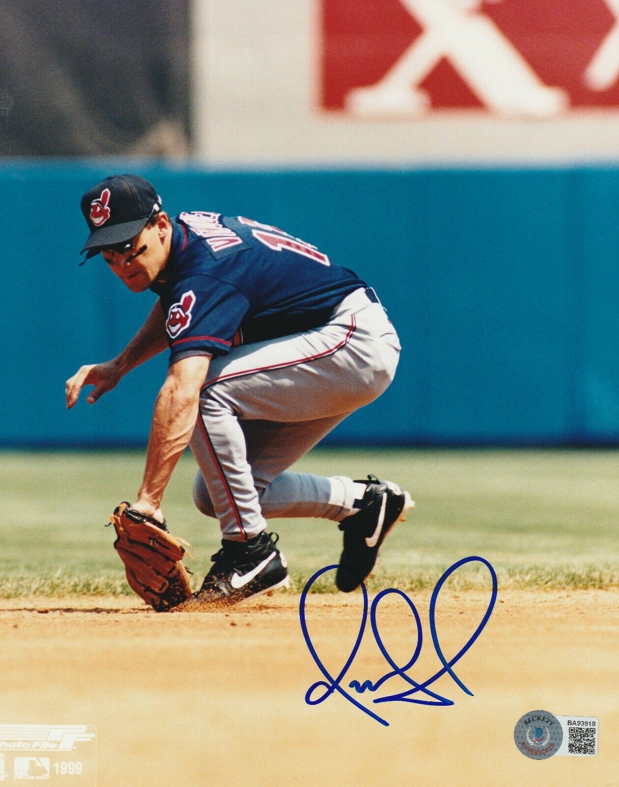 OMAR VIZQUEL Signed Cleveland INDIANS 8x10 Photo Poster painting w/ Beckett COA (BAS)