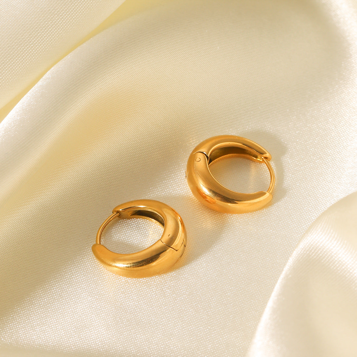 U-Shaped 18K Gold Stainless Steel Earrings Cold Style Titanium Steel Earrings For Women Simple Ear Buckles