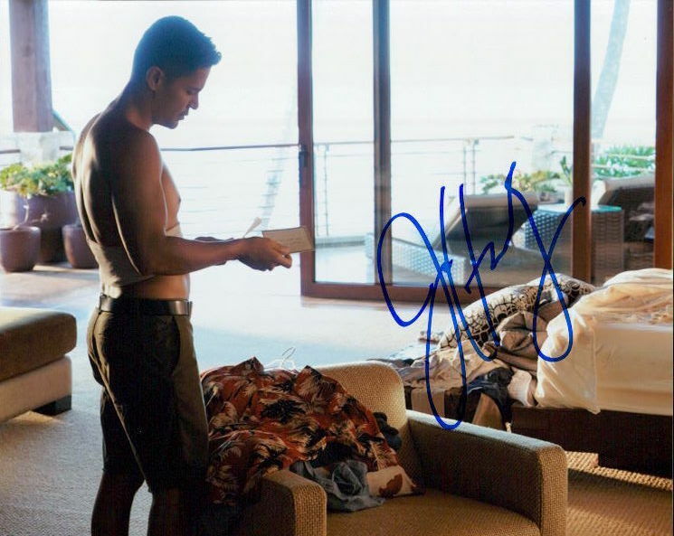 Jay Hernandez (Hawaii 5-0) shirtless signed 8x10 Photo Poster painting in-person