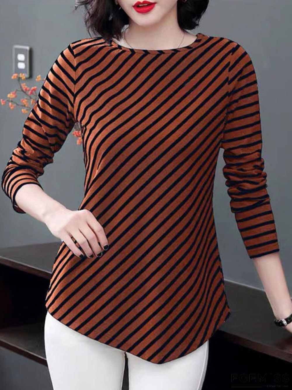 Loose T-shirt With Round Collar And Long Sleeves | EGEMISS