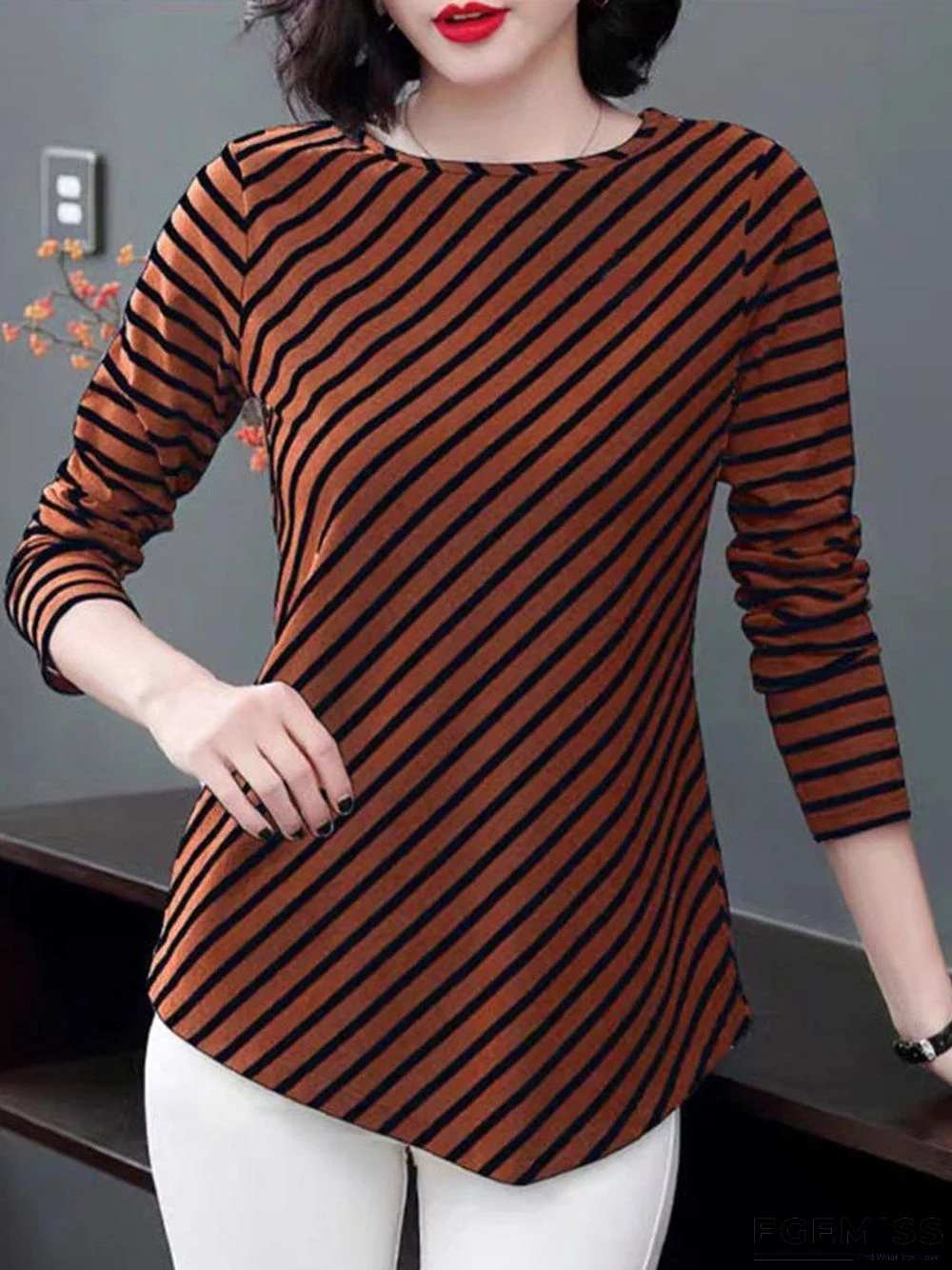 Loose T-shirt With Round Collar And Long Sleeves | EGEMISS