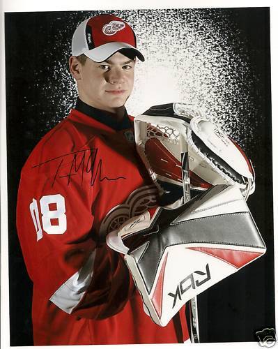 Thomas McCollum signed auto Detroit Red Wings Photo Poster painting #1