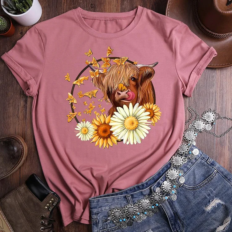 Farm cow and daisies Round Neck T-shirt-0020901