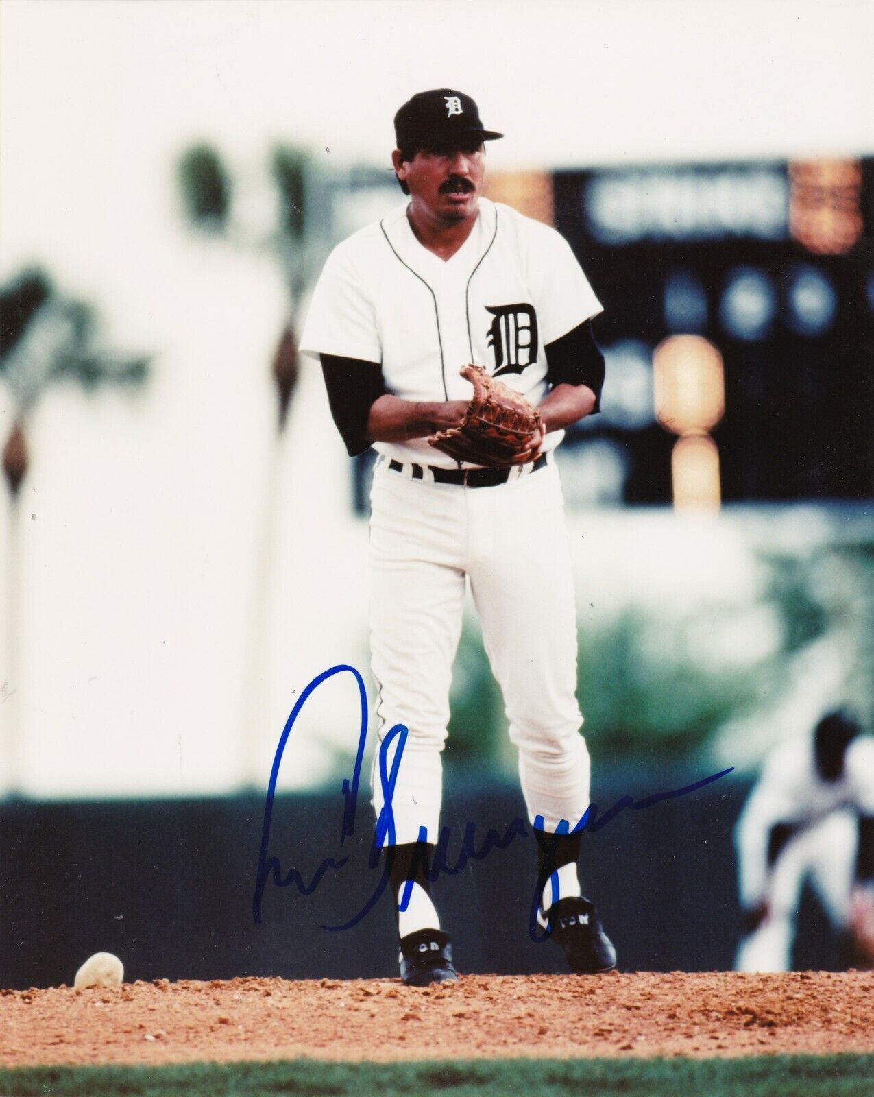 JUAN BERENGUER DETROIT TIGERS ACTION SIGNED 8x10