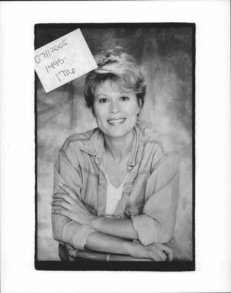 LESLIE EASTERBROOK - 8x10 Headshot Photo Poster painting w/ Resume - Ryan's Hope