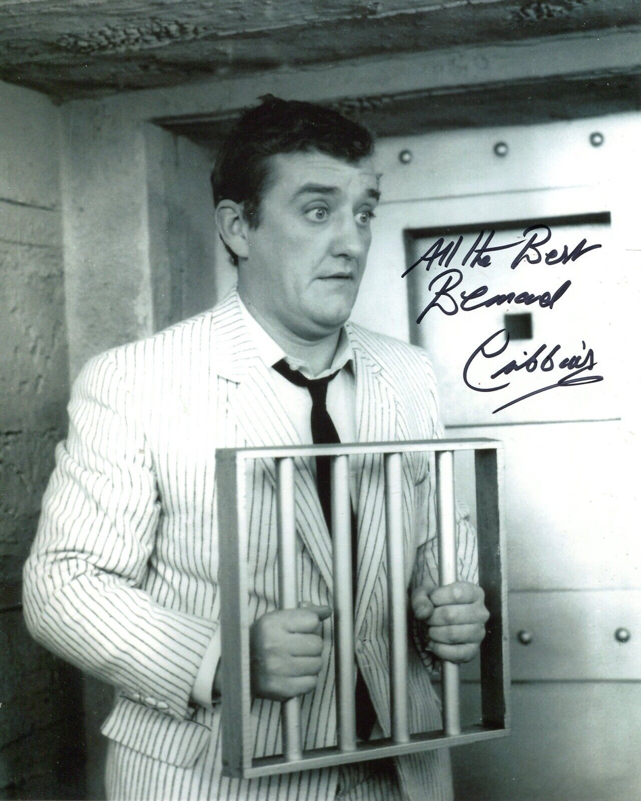 Actor Bernard Cribbins signed TWO WAY STRETCH 8x10 Photo Poster painting - UACC DEALER