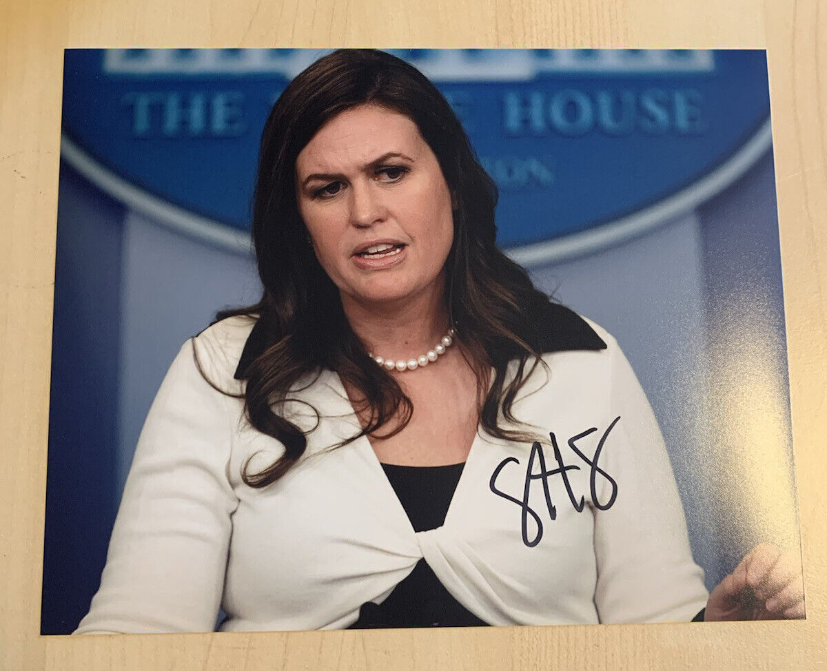 SARAH HUCKABEE SANDERS SIGNED AUTOGRAPHED 8x10 Photo Poster painting PRESS SECRETARY TRUMP COA