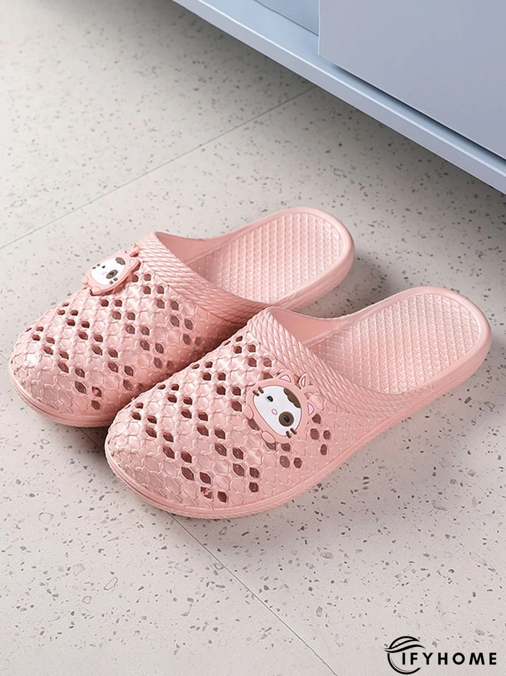 Casual Cartoon Cat Hollow out Bathroom Slippers | IFYHOME