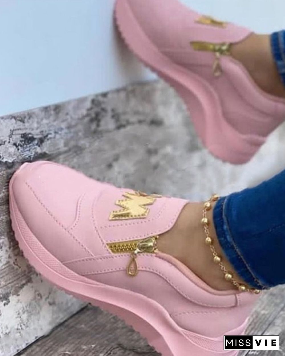 Round-toe Solid Color Splicing Letter Embroidery Sneakers