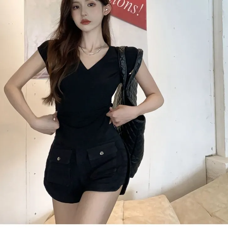 Brownm Brownm Desire Wind V-Neck Short-Sleeved T-Shirt Women's Wear 2024 Summer New Slim Show Thin Design Sense Students Pure Color Jacket Tide