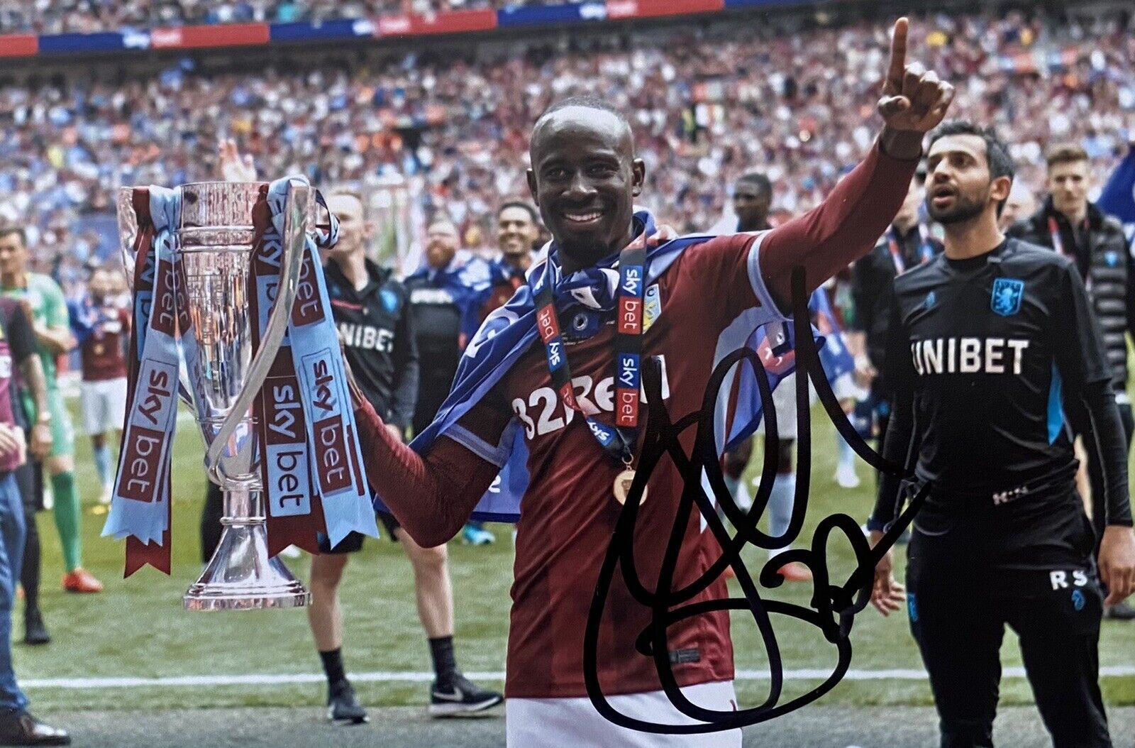 Albert Adomah Genuine Hand Signed Aston Villa 6X4 Photo Poster painting 2