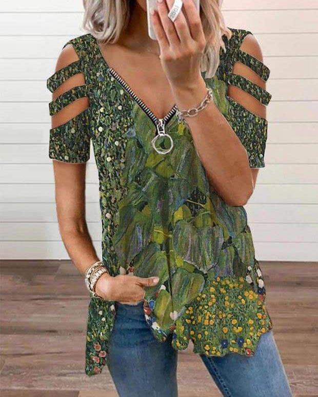 New short-sleeved cotton top with V-neck and green leaf and flower art print